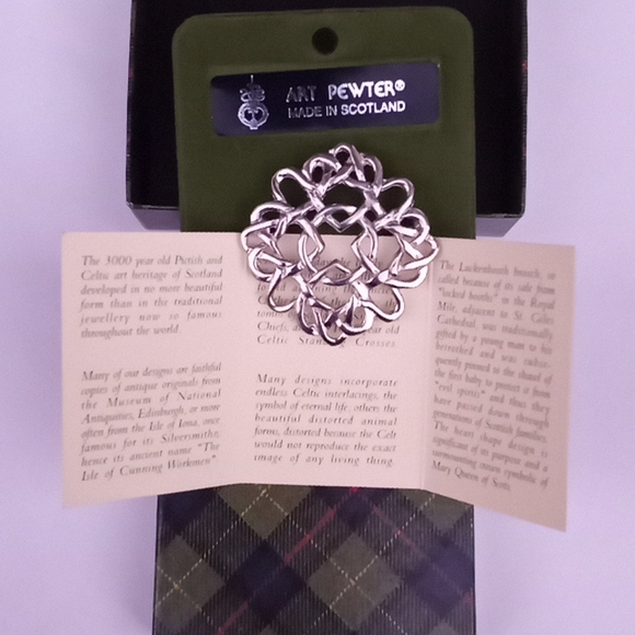 NIB 1996 Made in Scotland Solid Pewter Celtic Love Knot Four Mary's Brooch Pin - Picture 8 of 8